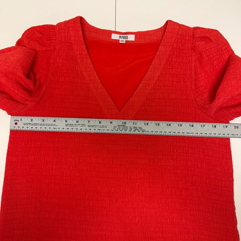 BB Dakota Steve Madden Coral Red Texture Puff Sleeve V-Neck Shift Dress Sz M - Picture 7 of 8